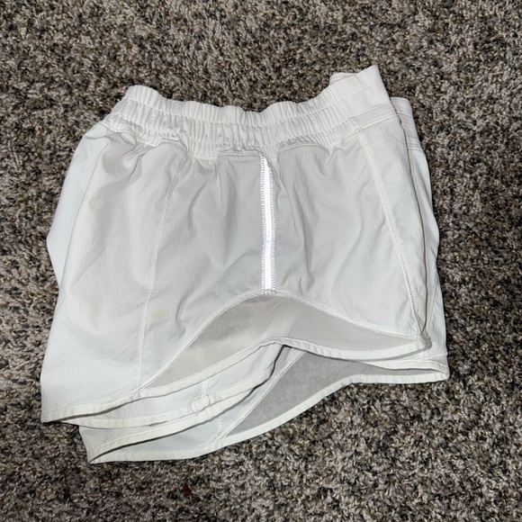 Lululemon hotty hot short size 6 - Picture 9 of 10